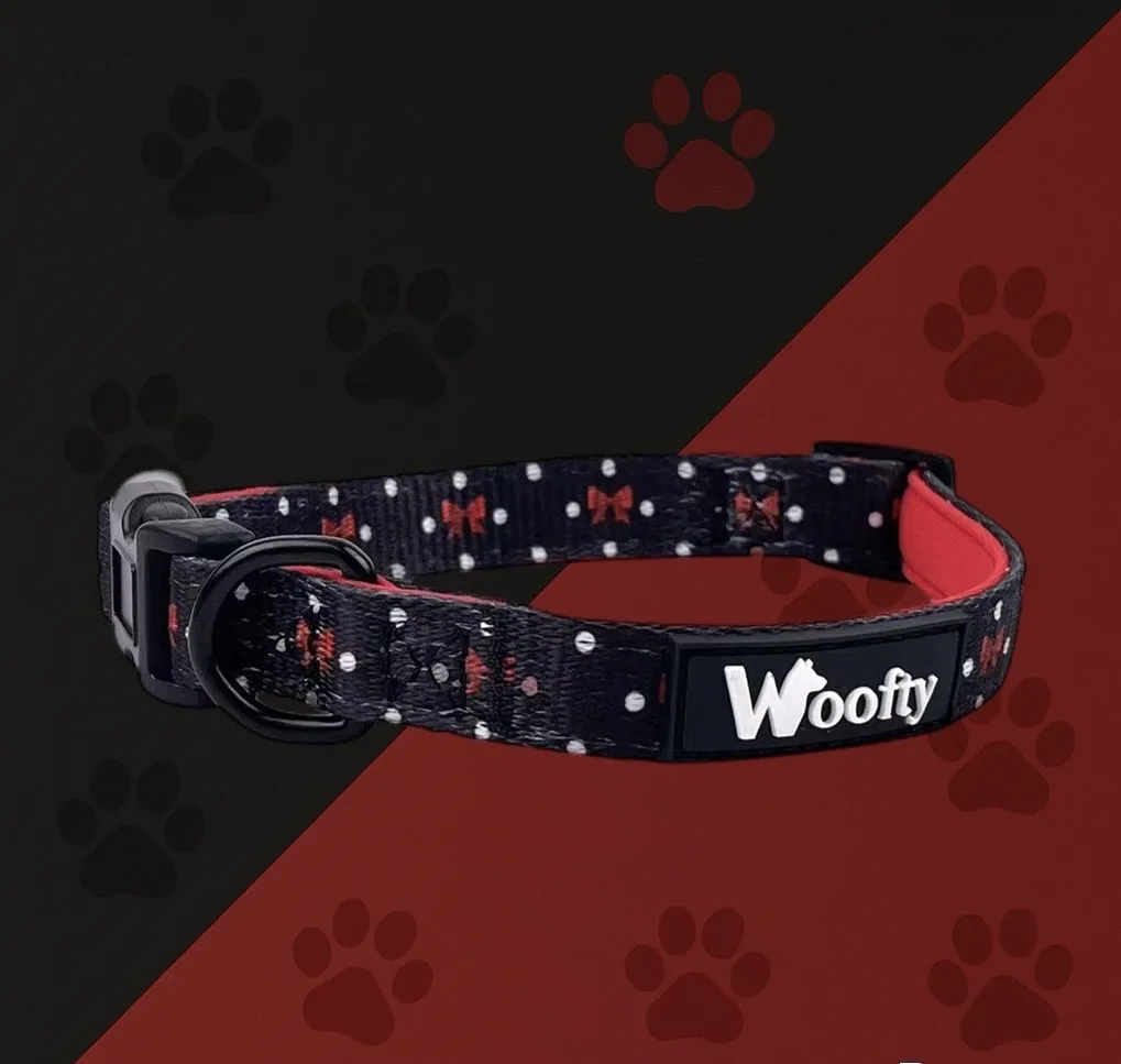 Collier chien Woofty pois blancs et nœuds rouges, réglable, boucle sécurisée, anneau métal noir