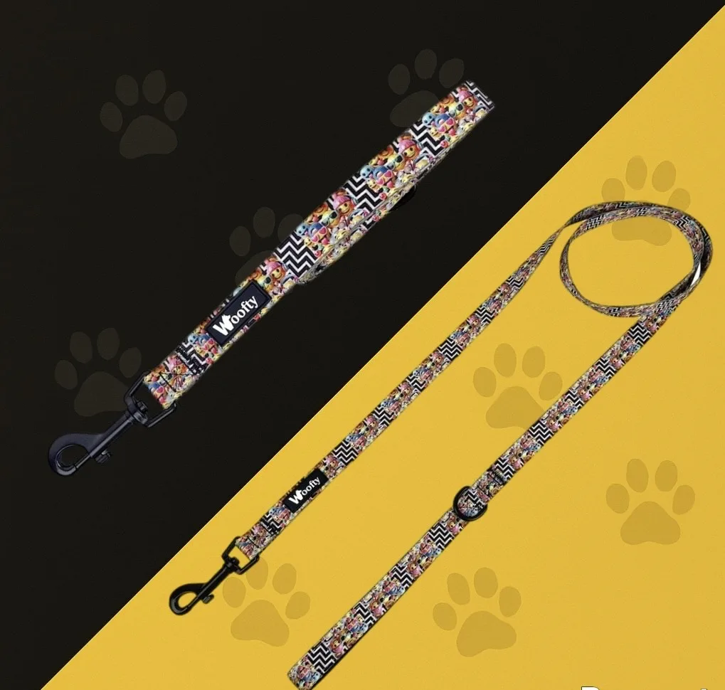 Laisse chien Woofty chevron noir/blanc et smileys, poignée confortable, mousqueton rotatif 360°.